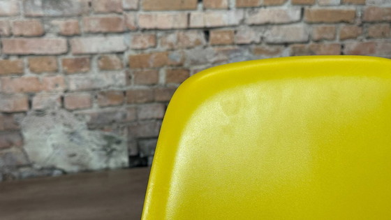 Image 1 of Vitra DSR giallo