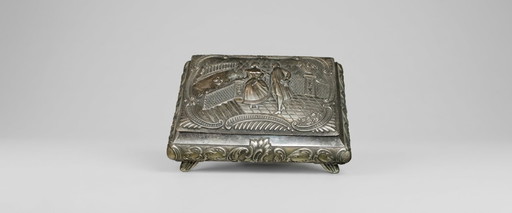Boîte à Bijoux Vintage en Étain – richement décorée en relief