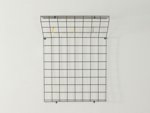 Wandmontage für Kleiderschrank aus Metallgitter