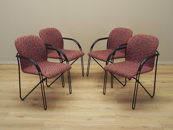 Image 1 of Ensemble de quatre chaises, design italien, années 1980, production : Italie