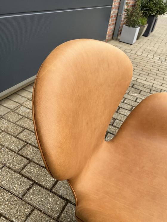 Image 1 of Original Vintage Fritz Hansen Swan Chair From 01-1975 in Beautiful Vintage Camel-Cognac Leather. In New Condition!!!