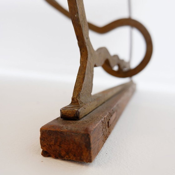 Image 1 of Mesa de centro de hierro forjado y mármol al estilo de Gilbert Poillerat