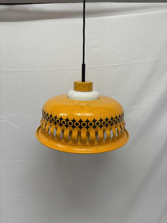 Image 1 of Lampada a sospensione vintage in ferro smaltato arancione degli anni '70
