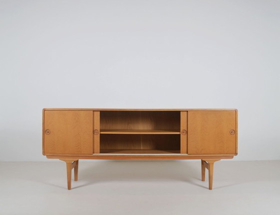 Image 1 of Dänisches minimalistisches Sideboard aus heller Eiche, 1960er Jahre