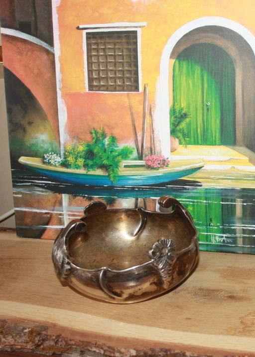 Antique silver-plated bowl in a shell design – Ø 17 cm
