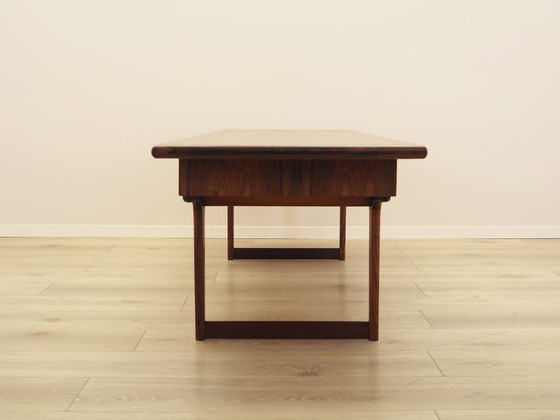 Mesa de centro danesa de palisandro con estante, diseño moderno escandinavo de la década de 1960. (photo 4 of 12)