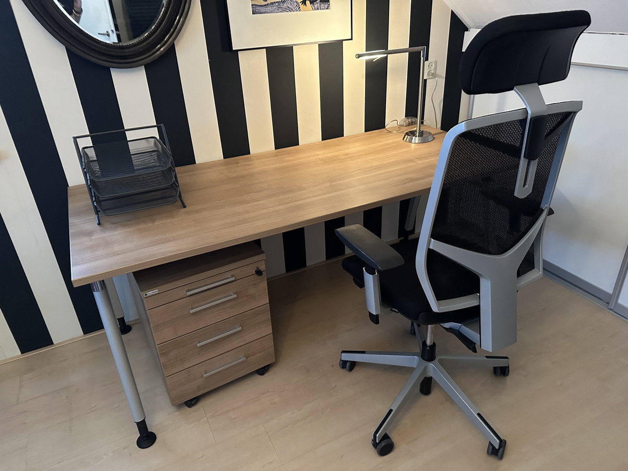 Palmberg-Schreibtisch + Rollcontainer + Bürostuhl | €250 | Whoppah