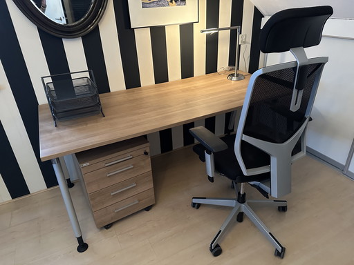 Bureau van het merk Palmberg +rolcontainer + bureaustoel 