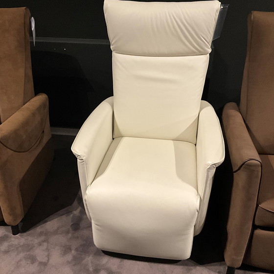 Image 1 of Fitform Wellness 610 recliner
