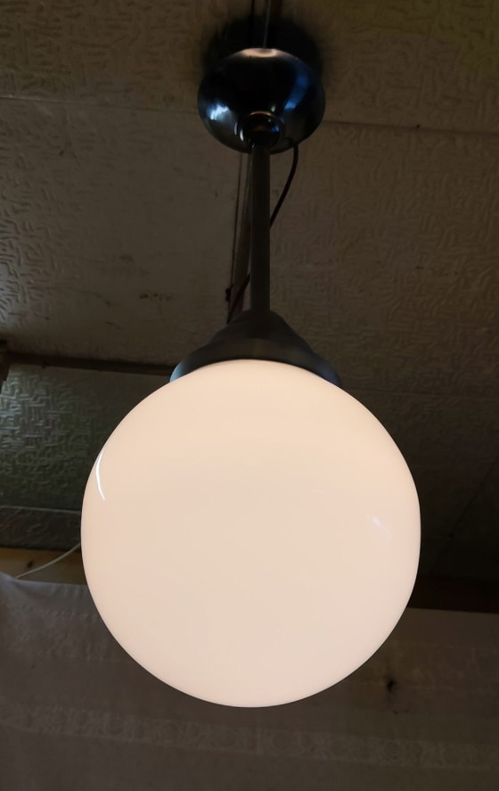 Lampada a sospensione Bauhaus globo opalino XL - metà XX secolo – Lampade a sospensione, Vetro (photo 7 of 9)