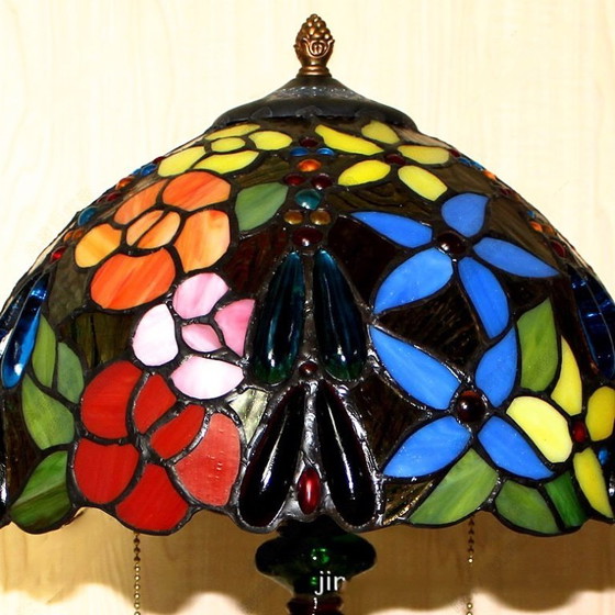 Image 1 of Tiffany-style lamp