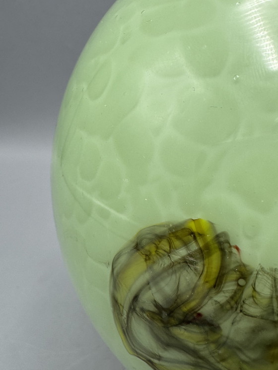 Image 1 of Lampada da soffitto vintage verde opalino con effetto marmo: un'attrazione retrò suggestiva