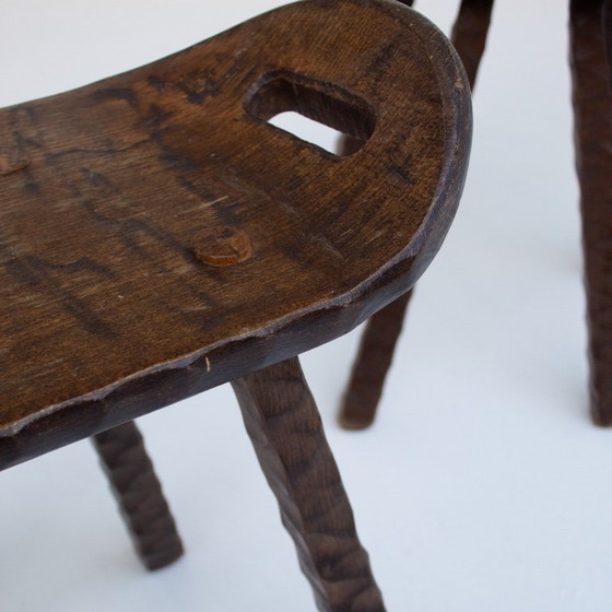 Image 1 of Set van twee handgesneden houten krukjes met handgrepen