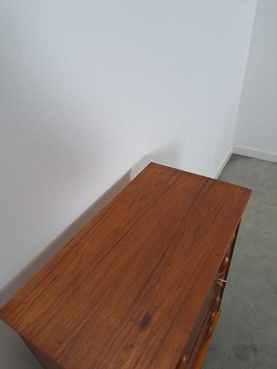 Image 1 of Cassettiera danese in teak con 6 cassetti e maniglie in legno