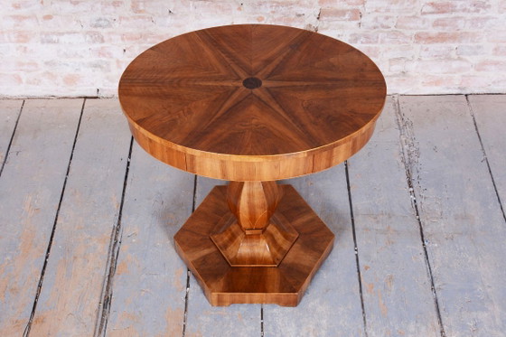 Petite table Biedermeier restaurée, par J. Danhauser, noyer, épicéa, Autriche, années 1820 – Tables d'appoint (photo 9 of 9)