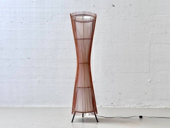 Image 1 of Franse vloerlamp van lichtgekleurd rotan en bamboe, jaren 60/70.