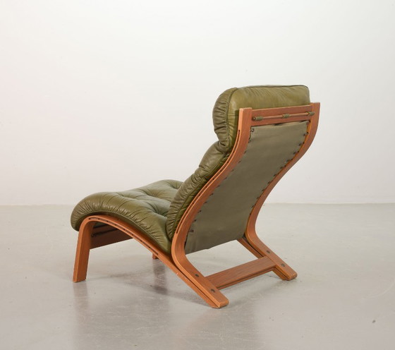 Image 1 of Superbequemes Set aus 2 Rybo Rykken-Ry-Wing-Loungesesseln mit kapitoniertem olivgrünem Leder von Elsa und Nordahl Solheim, 1960e