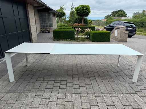 White Nori table Kristalia