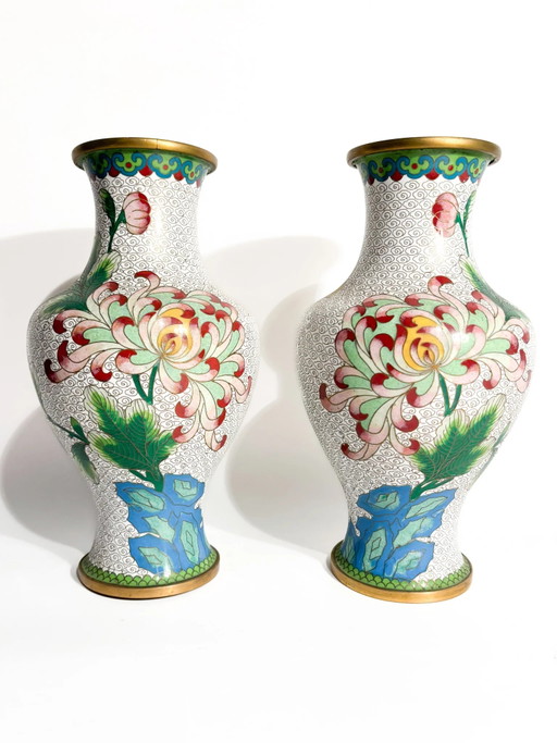 Pair of Chinese Cloisonné Vases with Floral and Hummingbird Motifs, 1950s – vazen, Metal