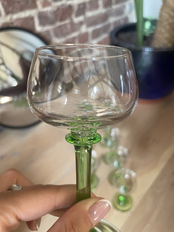 Image 1 of Ensemble de 9 verres à vin/à porto vintage d'Alsace – Verre à l'uranium (14 cm)