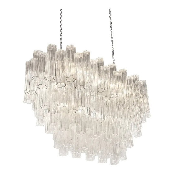 Image 1 of Luxe, eigentijdse Tronchi kroonluchter van helder Murano-glas.
