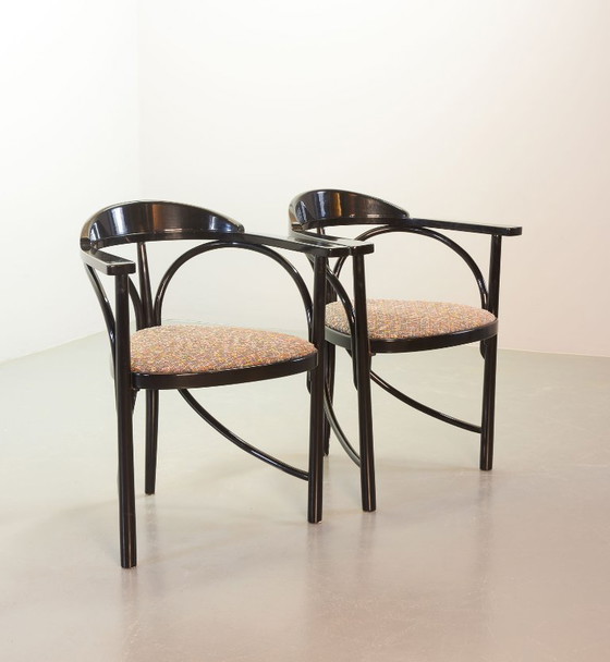 Juego de 4 sillas de comedor triangulares Thonet de diseño de mediados de siglo (modelo 87) lacadas en negro (photo 8 of 24)