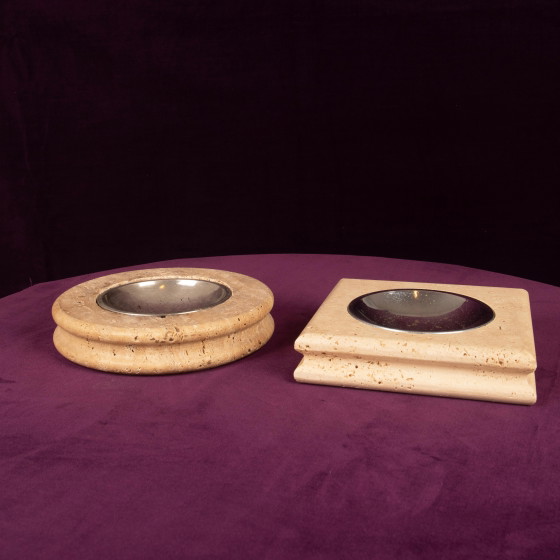 Pair of Italian Travertine Ashtrays / Vide-Poches, round and square 1970 – Table accessories, Metal (photo 5 of 20)