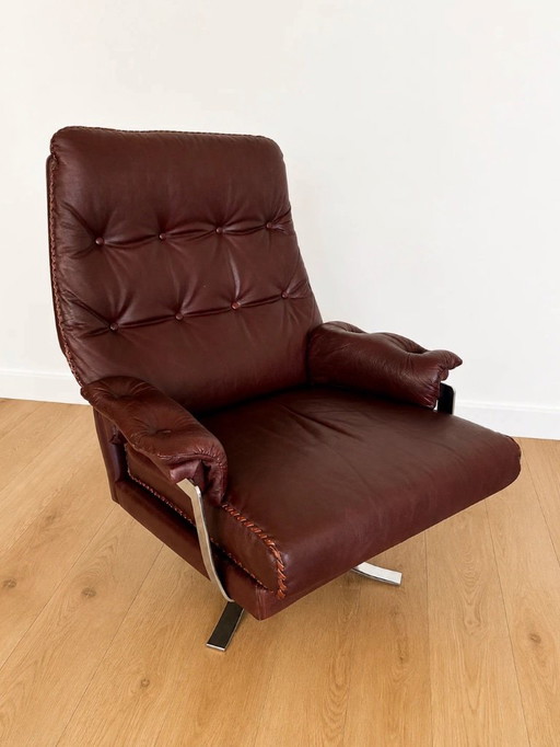 Vintage retro Arne Norell loungestoel en -kruk in bordeauxrood leer. – fauteuils, Leather (photo 2 of 10)