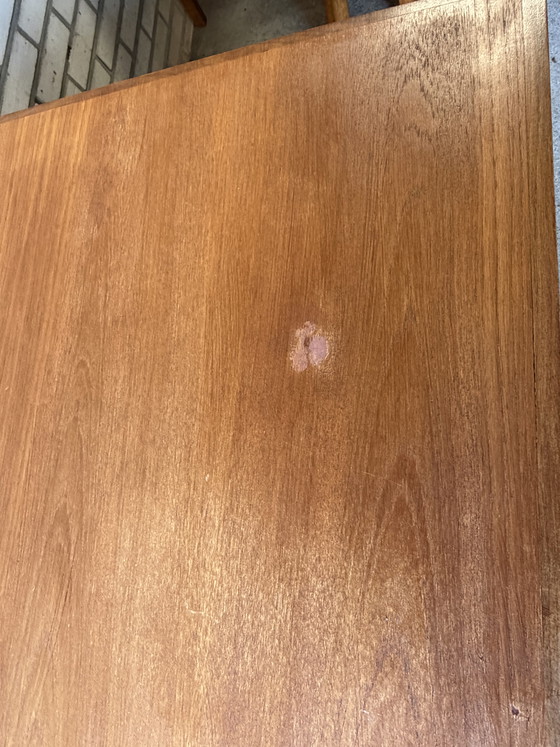 Image 1 of Groot vintage Deens bureau van teakhout zwevend midcentury