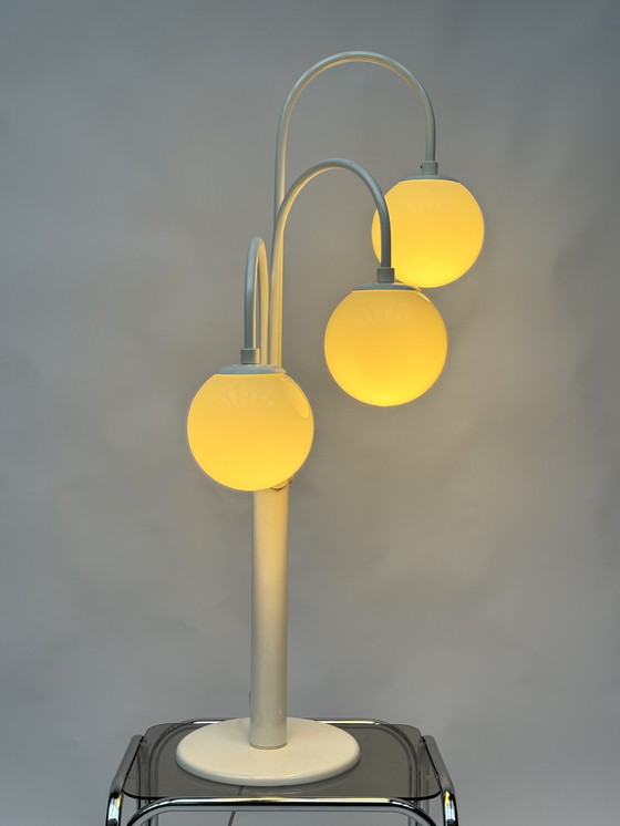 Image 1 of Grande lampe de table cascade en verre opalin – Design néerlandais des années 1970