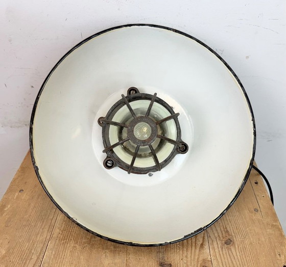 Image 1 of Lampada a sospensione industriale a gabbia in ghisa e smalto nero, anni '60