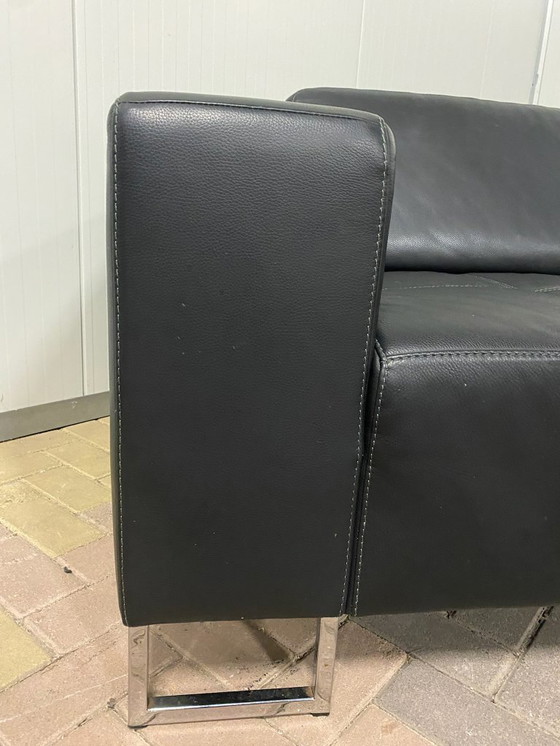 Image 1 of Piet Klerkx zwarte hoekbank van echt leer met comfortabele zitplaatsen en ruime hoek.