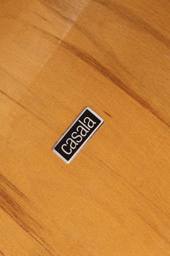 Image 1 of Coppia di sedie da pranzo vintage Casala – Design tedesco di metà secolo, struttura in faggio, rivestimento rosso ciliegia, anni