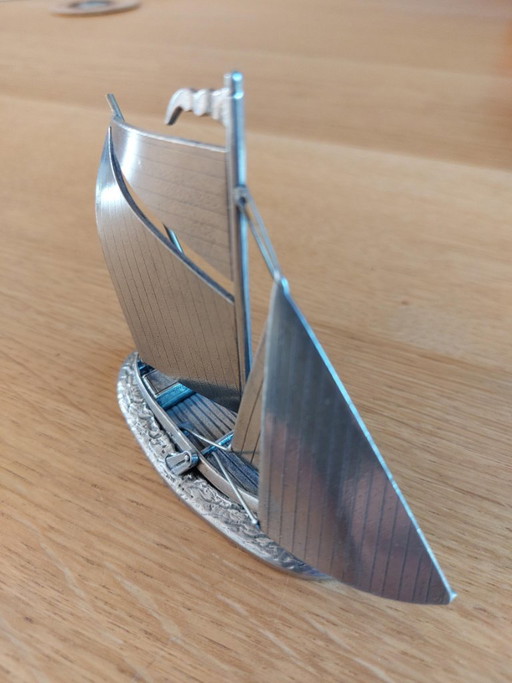 Kleines Schiff aus 94% Zinn, Sammlerstück Nr. 50 der Arnemuiden Hoogaars – decoratieve objecten, Metal