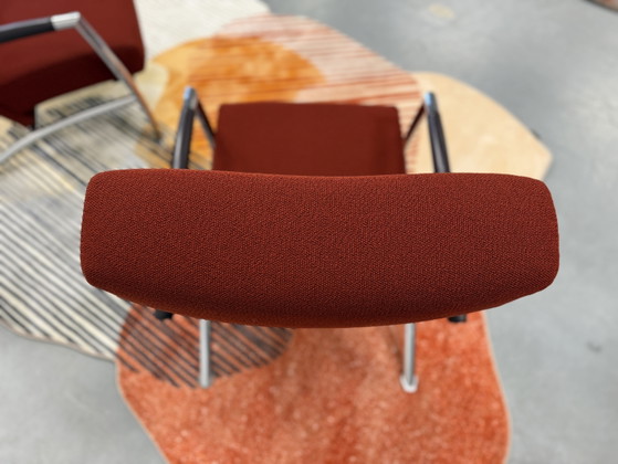 Image 1 of 2 Leolux Helical Sessel, roter Stoff, lila Leder