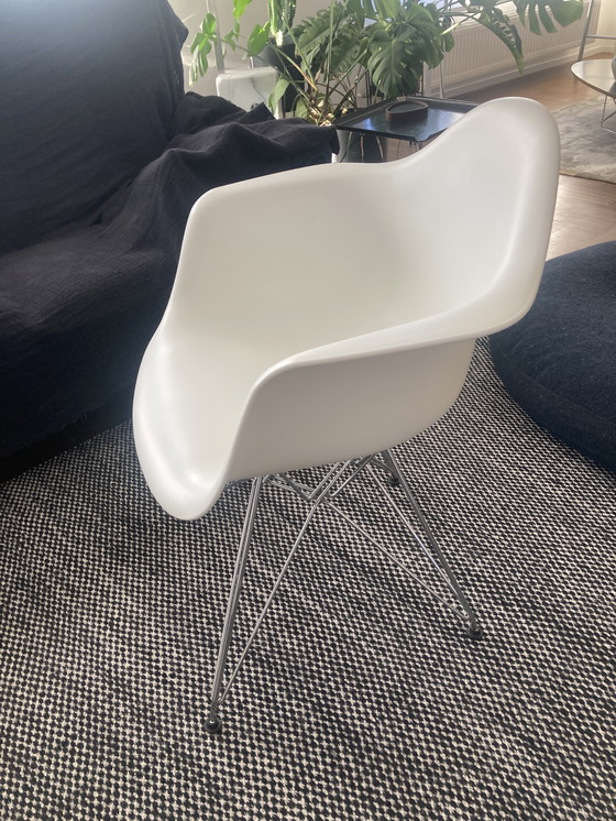 Image 1 of 6 coques Eames DAR (sans base)