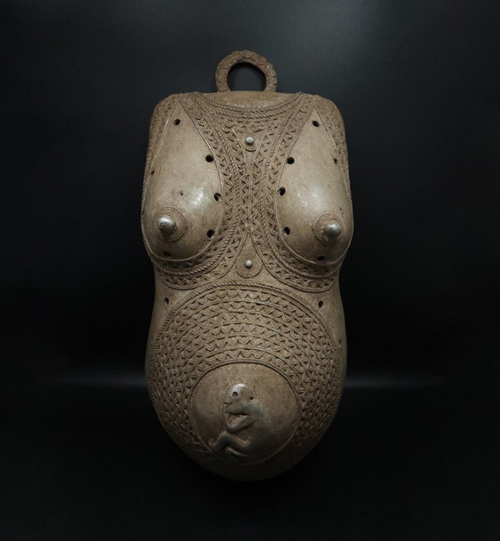 Image 1 of Arte africana • Maschera per il ventre Ndimu • Makonde • Tanzania • Alluminio