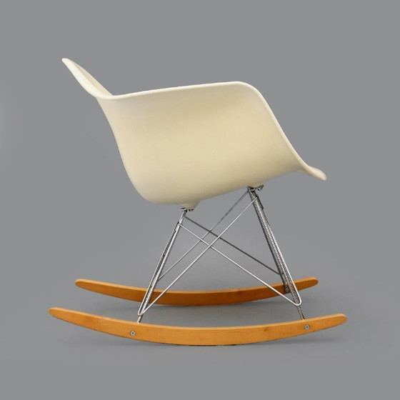 Image 1 of Sedia a dondolo “RAR” di Charles & Ray Eames per Vitra, anni '50