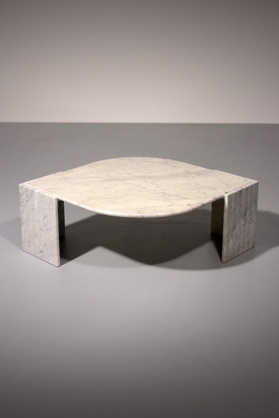 Image 1 of Tavolino da caffè in marmo a forma di lacrima, anni '80
