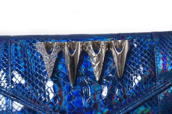 Image 1 of Maison Du Posh, Clutch aus blau-metallic beschichtetem Pythonleder