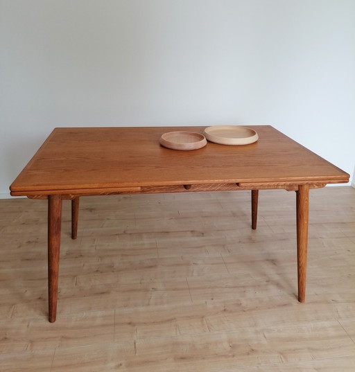 Hans J. Wegner, Esstisch AT-312 Eiche für Andreas Tuck, ausziehbar bis 2,4 m