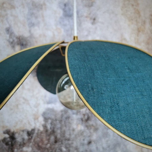 Hängeleuchte Blume, Modell Lotus, Struktur aus goldfarbenem Metall, 6 Blütenblätter aus Stoff (Farbe anpassbar)