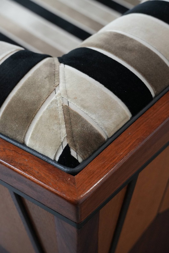 Image 1 of Sofá de diseño Schuitema de 2,5 plazas de la serie Decoforma con preciosa carpintería.