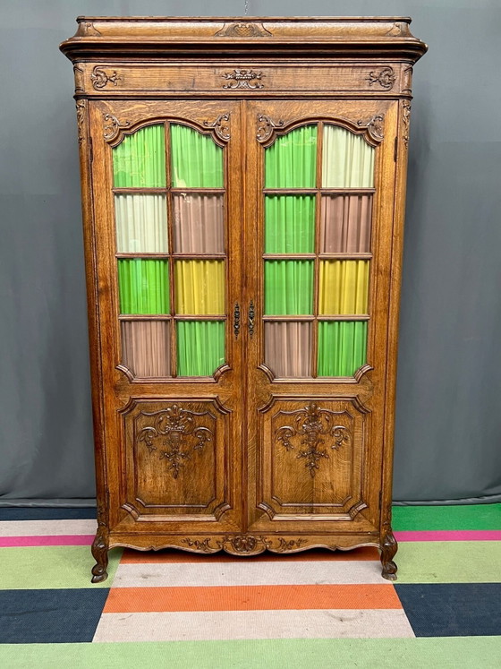 Lütticher Bücherschrank aus geschnitzter Eiche im Regency-Stil – Bücherregale, Glass, Hollywood Regency (photo 3 of 7)