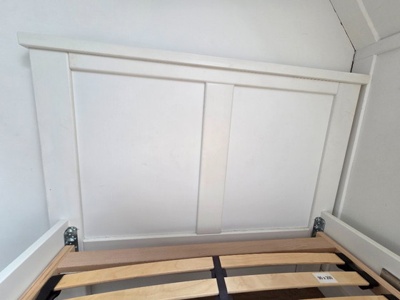 Image 1 of Stilvolles weißes Bett inklusive Lattenrost 90 x 200 cm