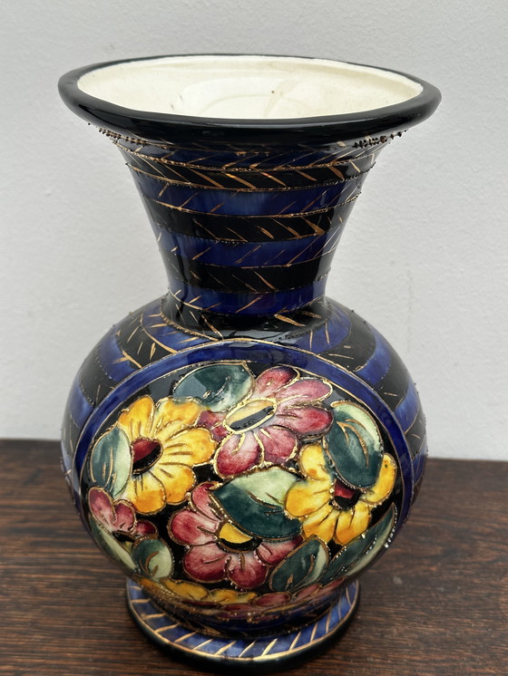 Image 1 of Kleine vaas boule signé Vallauris decor fleuri et ciselé rehaussé of H 22 cm