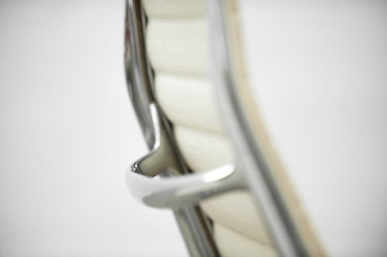 Image 1 of Conjunto de salón Herman Miller Ea116 + Reposapiés