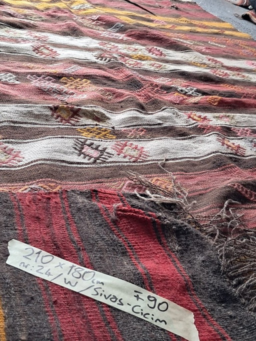 Kilim turco tessuto a mano 210x180cm