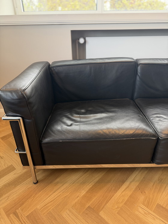 Image 1 of Elegant leather sofa in black – 2.35 m wide