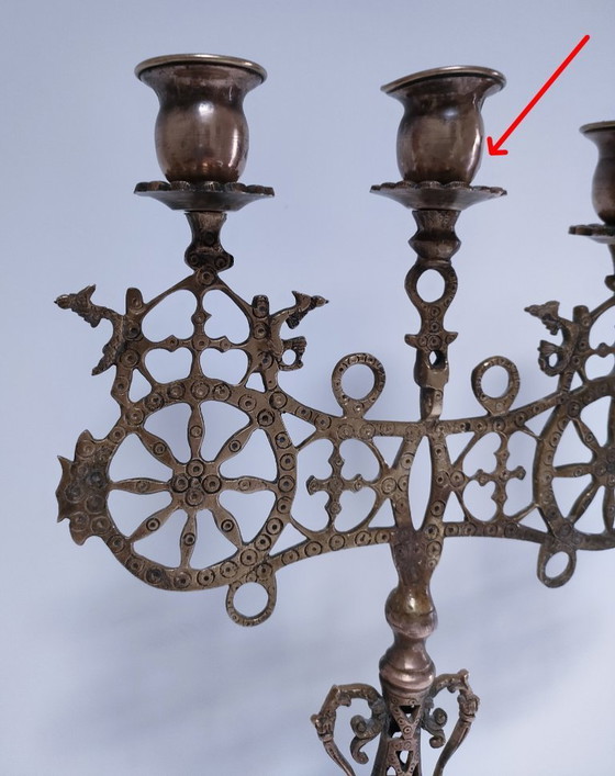 Image 1 of Kandelaar met pauwenmotief en wielen, massief messing